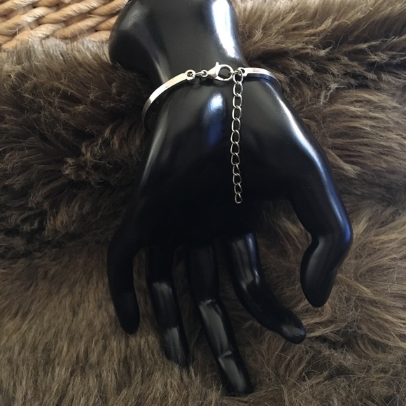 Silver tone faceted oval cut faux ruby bracelet - Picture 4 of 7